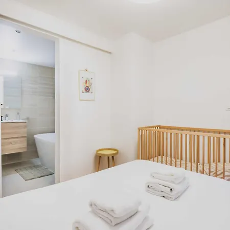 Exceptional With Garden - 3br 6p - Apartment *