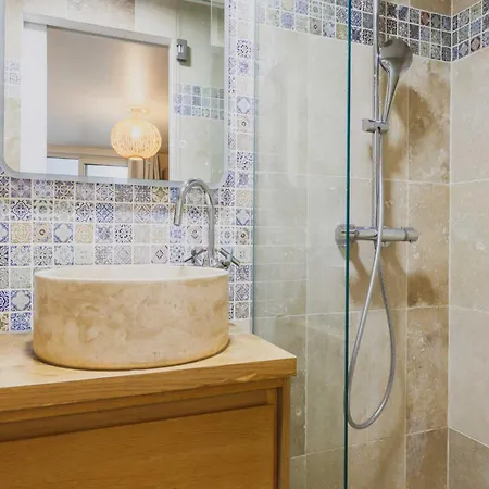 Exceptional With Garden - 3br 6p - Apartment