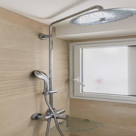Exceptional With Garden - 3br 6p -